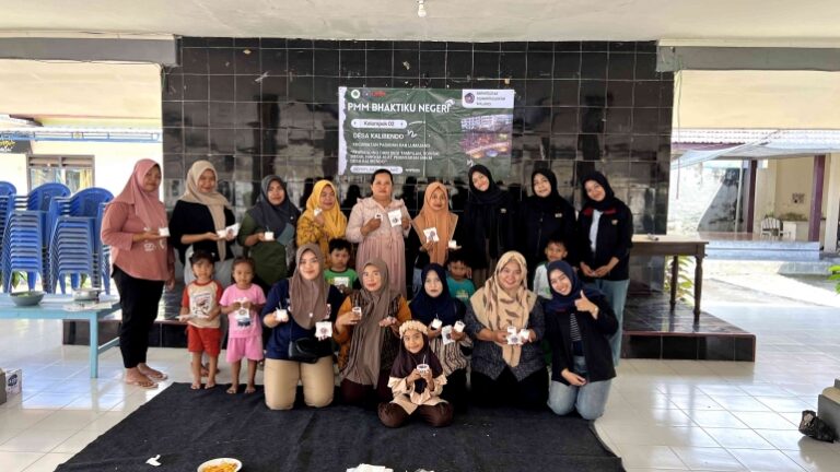 Kolaborasi Wangi di Desa Kalibendo : PMM Universitas Muhammadiyah Malang dan Ibu-Ibu PKK Olah Minyak Jelantah Jadi Lilin Aromaterapi