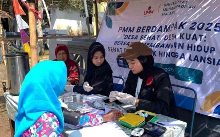Program Pengabdian Mahasiswa pada Masyarakat Ngopi dan Tetris oleh Mahasiswa UMM di Desa Tumpakrejo